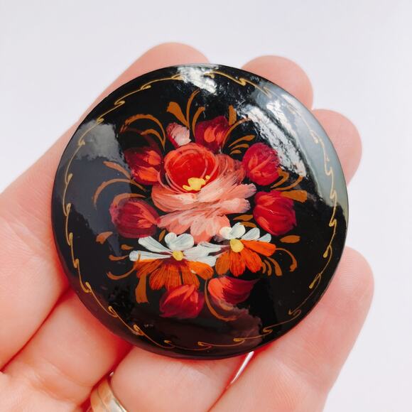 VTG Russian Hand Painted Lacquer Floral Brooch Signed Cyrillic 70s 80s Pin - Picture 2 of 11